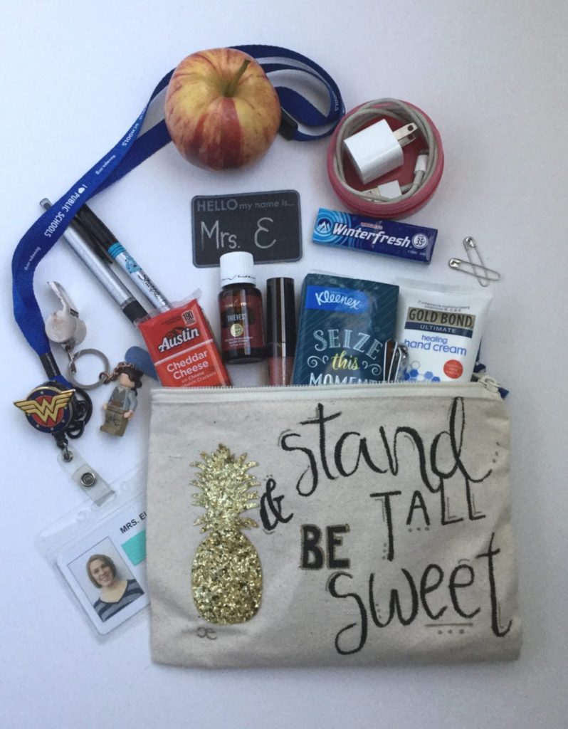what's in my student teaching bag! *student teacher essentials* 